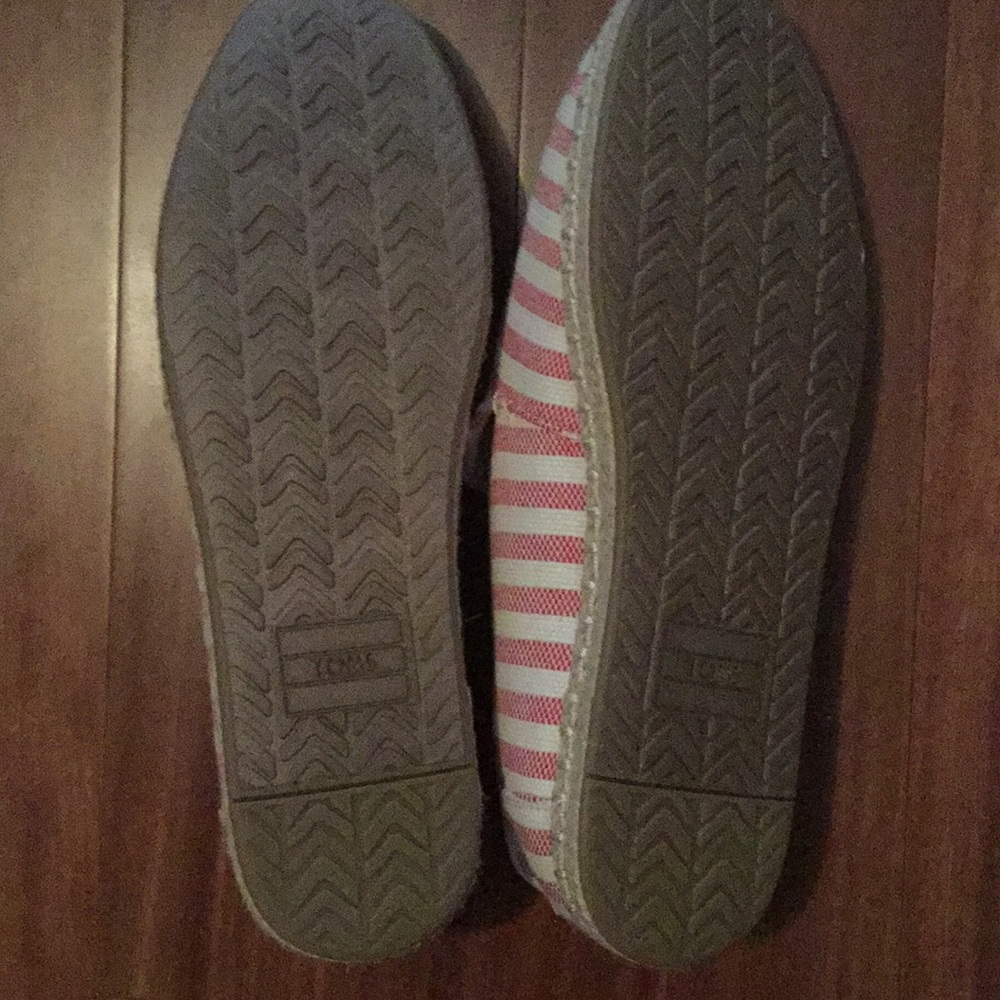 Toms - Picture 2 of 2